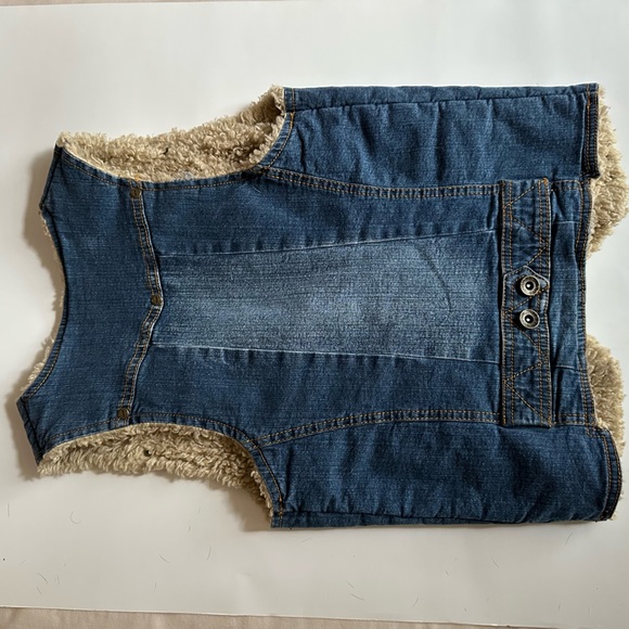 YIGGA Denim Vest/Faux Fur inside - Picture 3 of 9